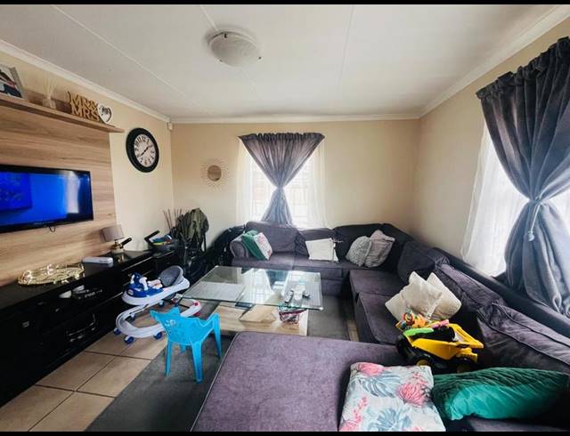 3 BEDROOM HOUSE FOR SALE IN OLIEVENHOUTBOSCH